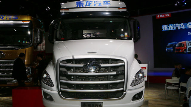 想找回开140的感觉吗？ 乘龙T7长头牵引能够满足你