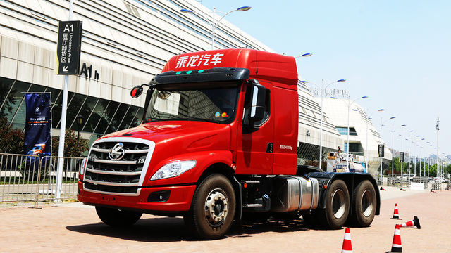 主打安全省油 2分钟带你看乘龙T5长头牵引车
