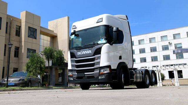 百万豪车斯堪尼亚听音乐 卡车音响效果也能这么好？