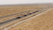 重汽T7H智能卡车编队行驶奔赴新疆