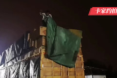 星光不问赶路人，这就是卡车司机的真实生活状态
