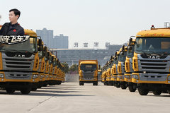 全新智能格尔发渣土车大批量交车广州客户，这场面太壮观了！