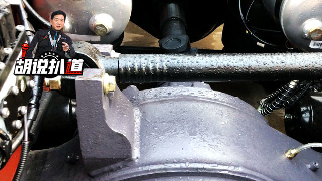 拖拽臂式气囊悬挂 只用一根横向推杆 就可以保持前后左右的稳定