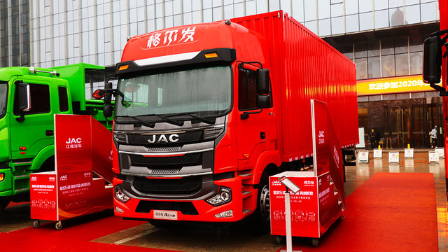 新中体驾驶室+东康6缸机 这辆4X2载货车你喜欢吗