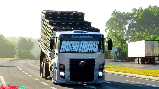 撅着屁股拉货 真的无法理解巴西卡车司机的审美