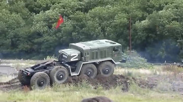 前苏联的军用卡车 8X8驱动，如今来看依然很强悍！