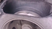 刹车技术联盟：刹车抱死把轮胎磨成这样 补胎得不少钱