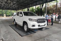 满足自家运输要求 上海首辆沪C皮卡上路