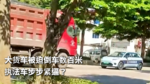 大货车被迫倒车数百米 执法车步步紧逼？