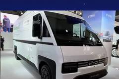 面包车也有18方货箱了，还是四驱车型，比亚迪E-Vali纯电轻客尺寸