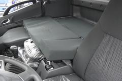 江淮骏铃这卧铺一量真惊人 比重卡都宽